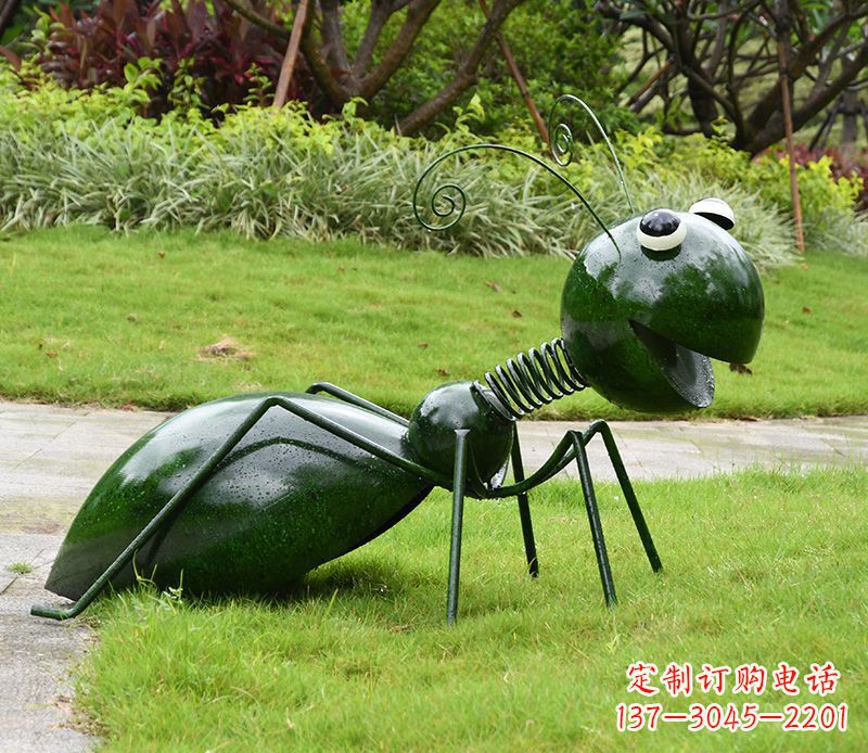 达州绿色落尾蚂蚁不锈钢摆件雕塑:精致的小动物艺术作品