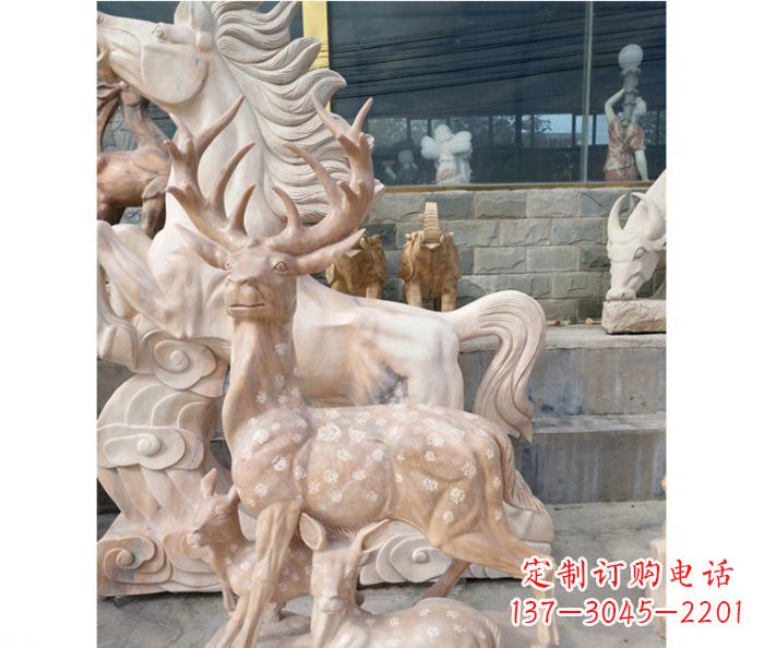 达州展现自然风采的梅花鹿石雕