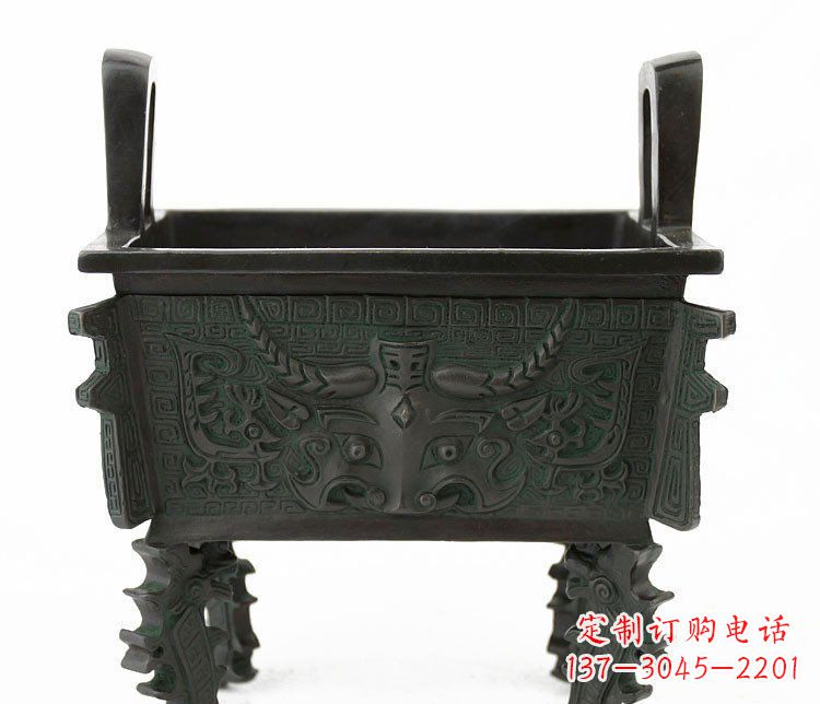 达州牛头铜鼎铜雕