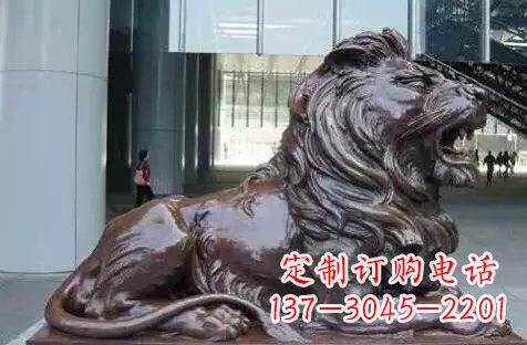 达州趴着的狮子铜雕