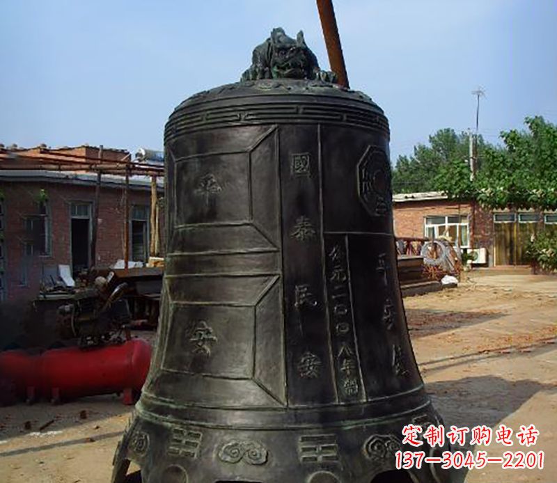 达州平安国泰,民安铜钟雕塑