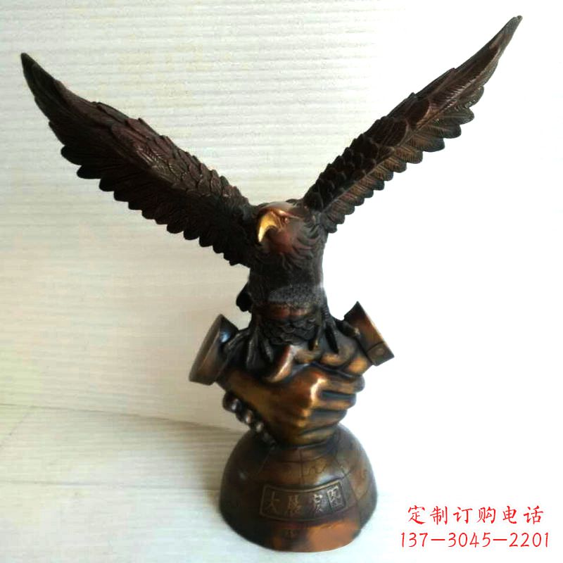 达州以老鹰为灵感的经典铜鼎