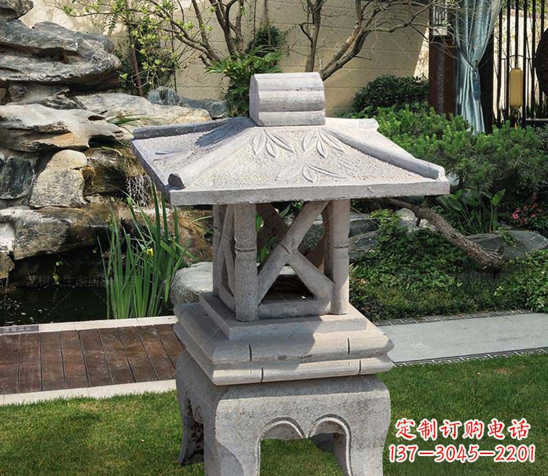 达州青石草坪照明灯——装点环境的美丽石灯雕塑