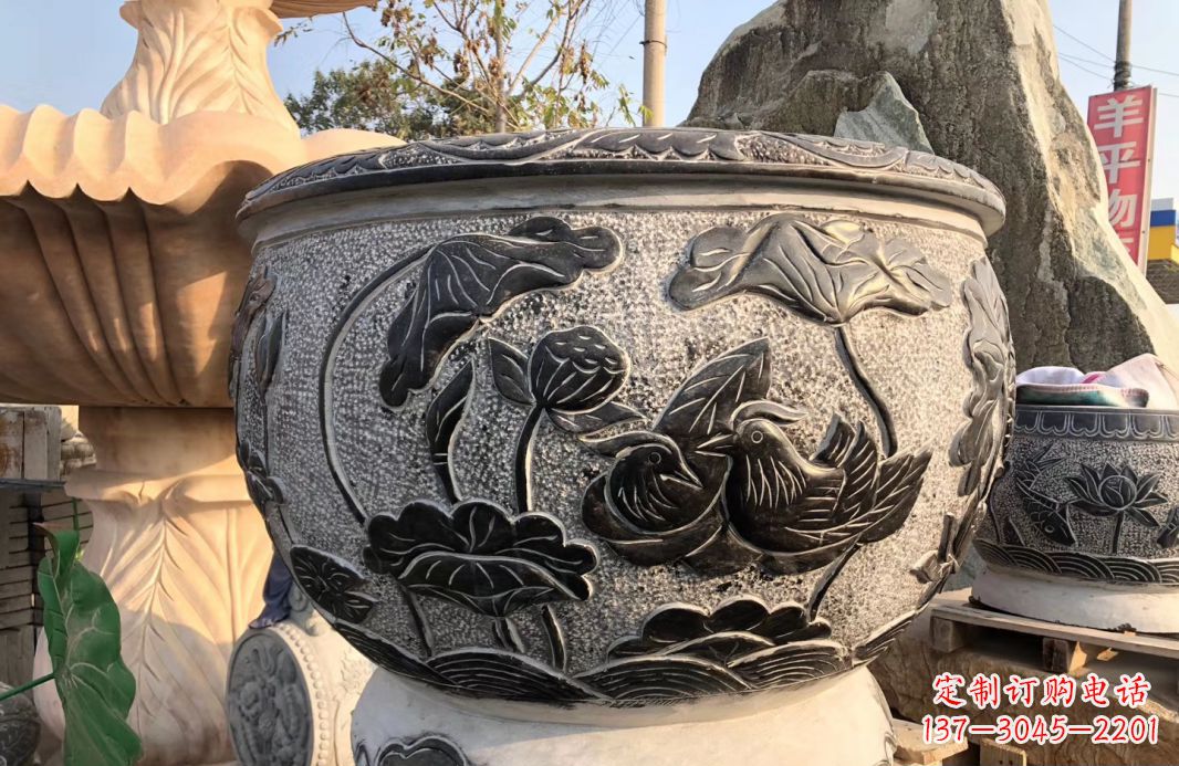 达州荷花浮雕鱼缸雕塑,让空间更加生机勃勃