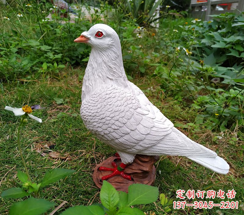 达州为和平献芳礼:精美少女与和平鸽雕塑