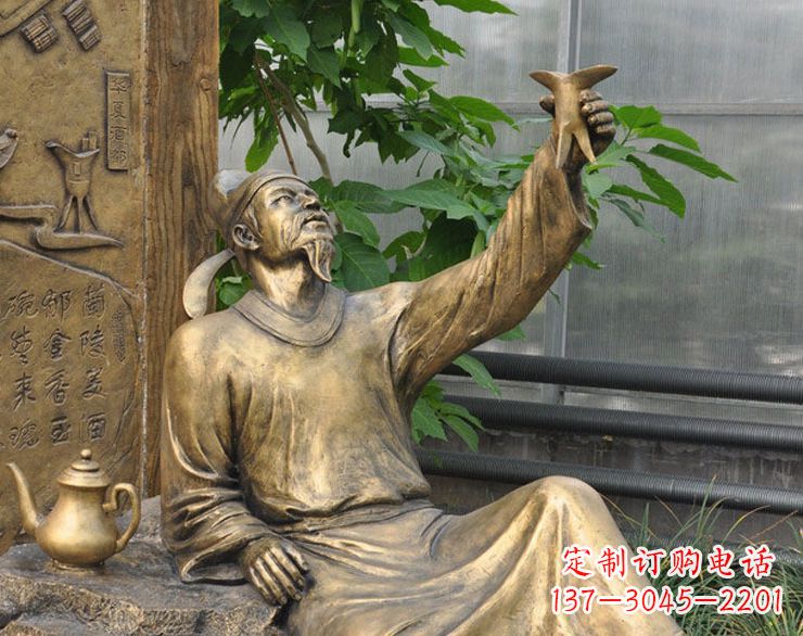 达州象征文学大师李白的铜雕像