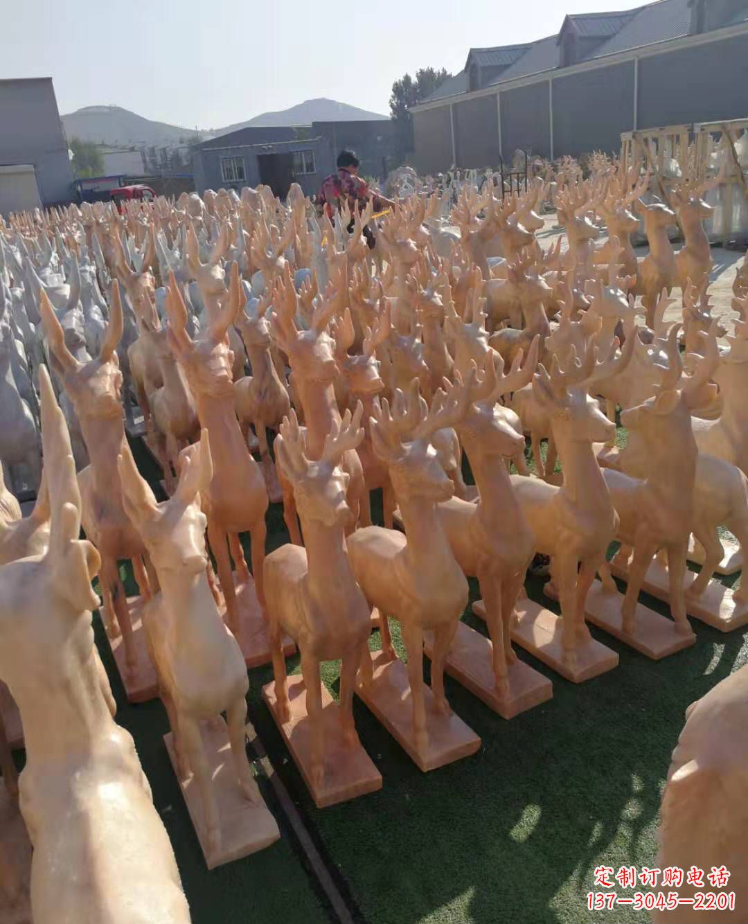 达州红梅花鹿雕塑,美丽而优雅