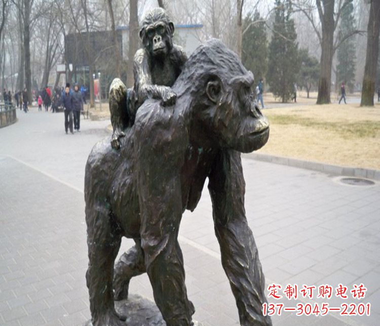 达州多姿多彩的猩猩雕塑