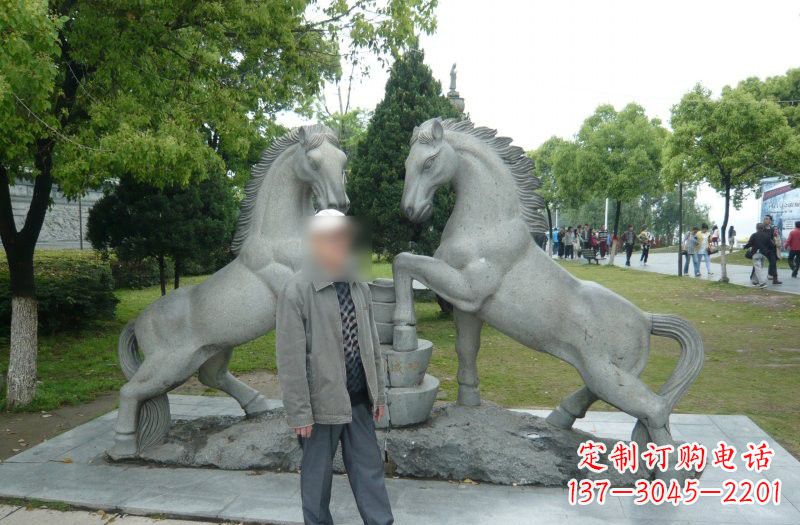 达州以马为主题的石雕艺术品