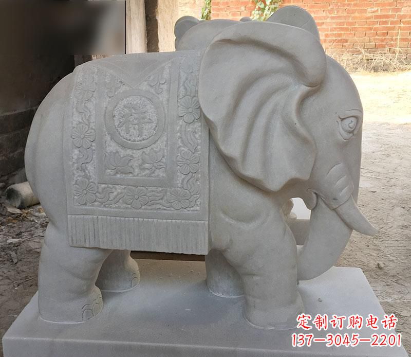 达州风格多样的大象雕塑