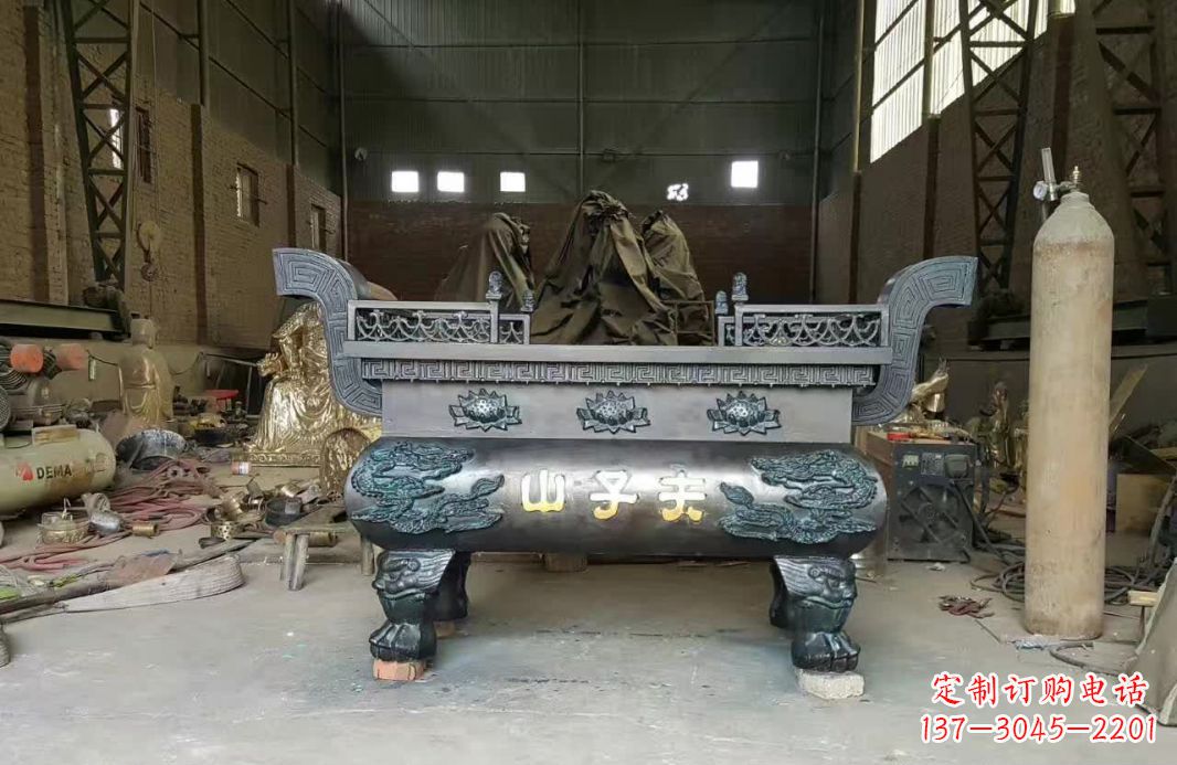 达州寺庙香炉铜雕12