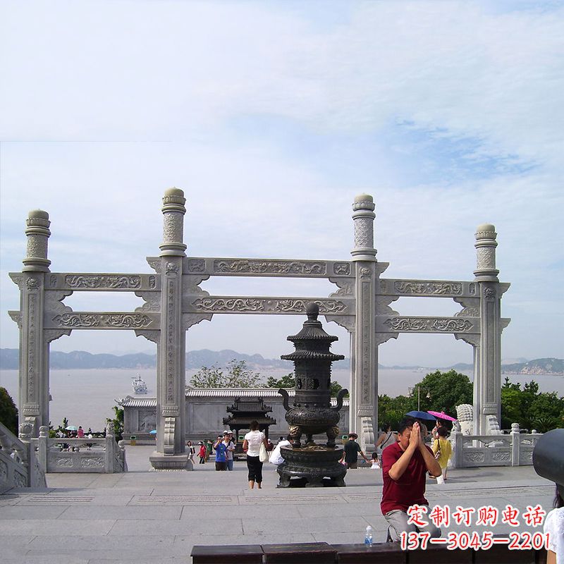 达州寺院冲天式石雕牌坊