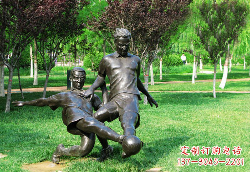 达州踢足球的人物铜雕222