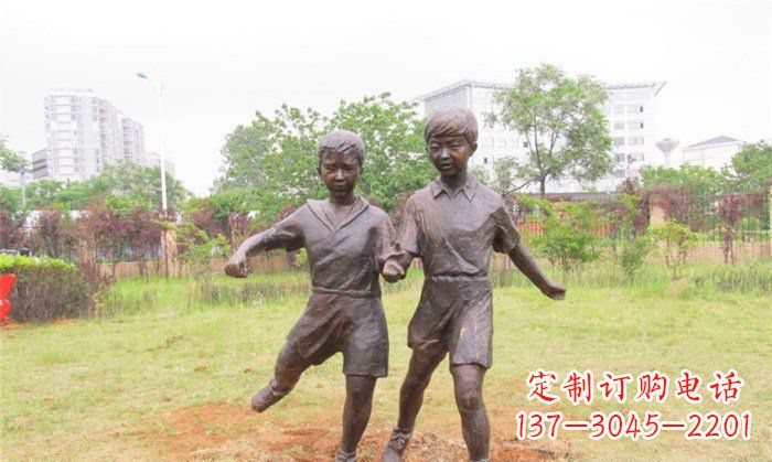 达州踢足球公园人物铜雕 (2)