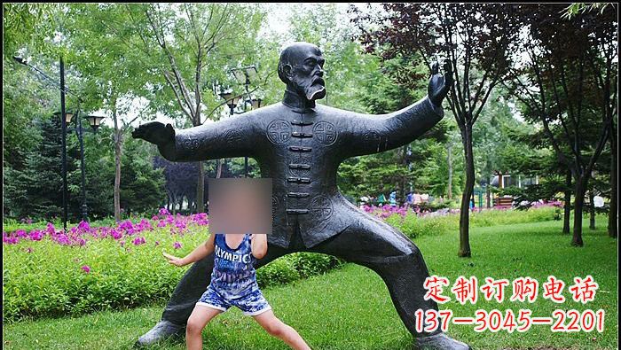 达州铜雕打太极拳的老人