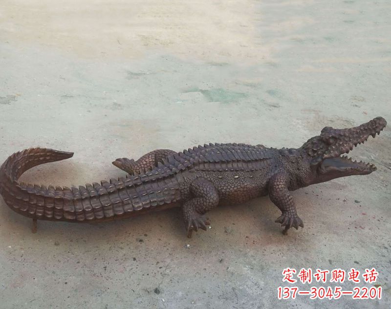达州铜雕鳄鱼,铸铜园林仿真动物雕塑