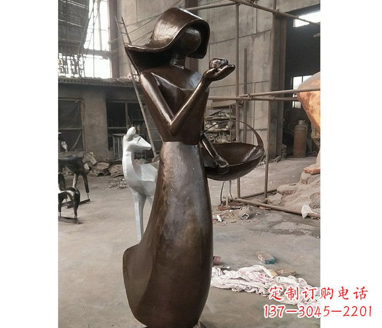 达州铜雕逛街女孩人物雕塑