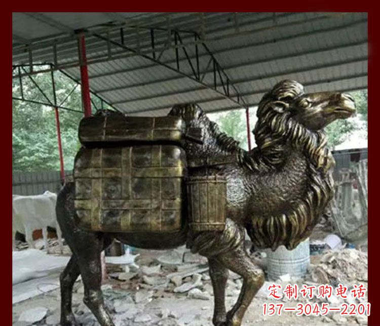 达州拖行李的骆驼动物铜雕