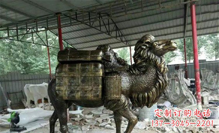 达州拖行李的骆驼动物铜雕 (2)