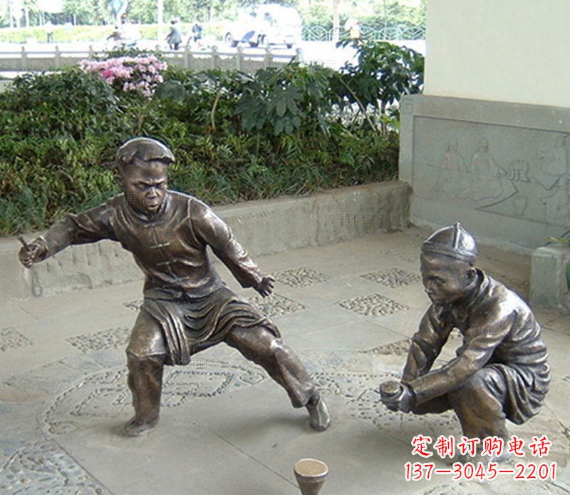 达州玩陀螺的古代儿童铜雕