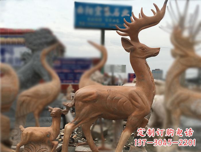 达州晚霞红动物驯鹿公园石雕