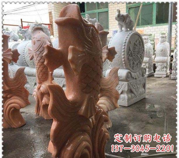 达州晚霞红喷水鲤鱼公园石雕