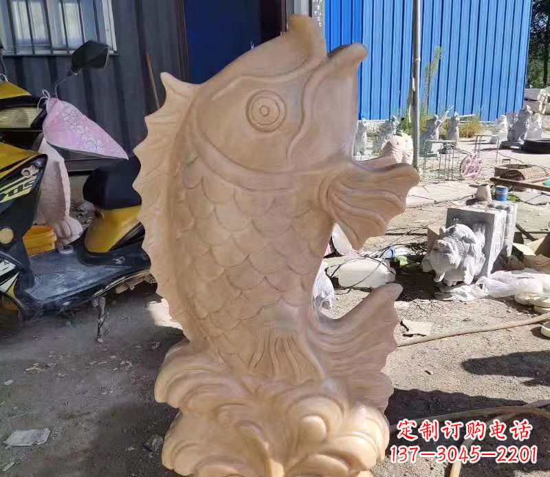 达州晚霞红喷水鲤鱼石雕