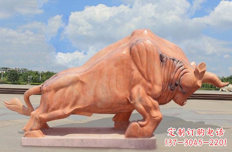 达州晚霞红拓荒牛石雕