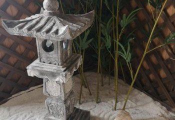 达州青石仿古灯笼雕塑是由中领雕塑定制的经典雕…