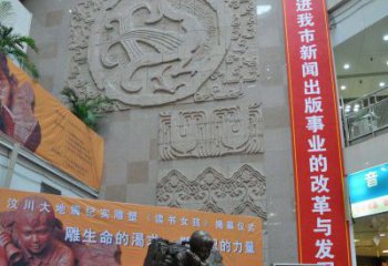 达州令人惊叹的小女孩景观铜雕