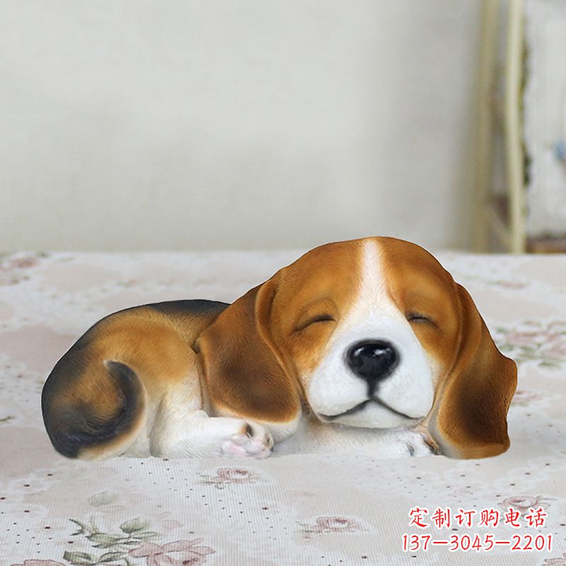 达州卧姿比格犬仿真雕塑,睡觉的小狗狗是内美陈动物雕塑摆件