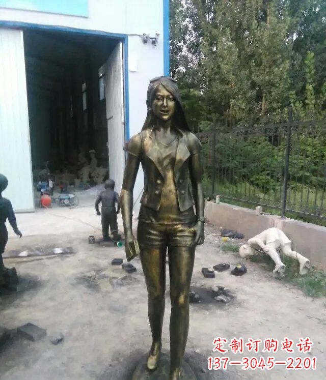 达州现代美女广场人物铜雕