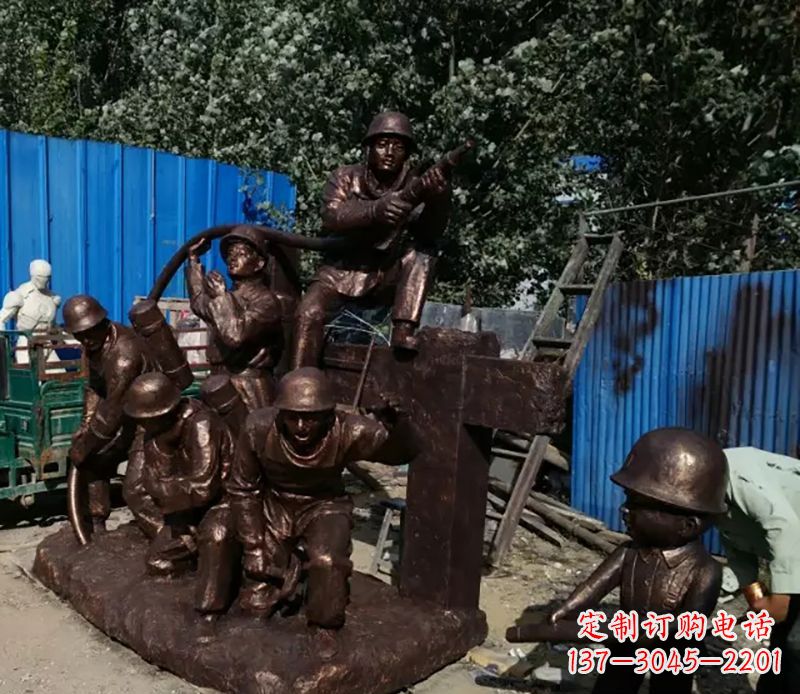 达州消防员灭火景观雕塑