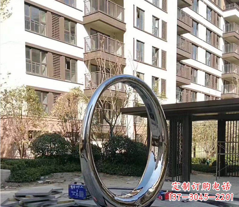 达州小区不锈钢镜面圆环雕塑