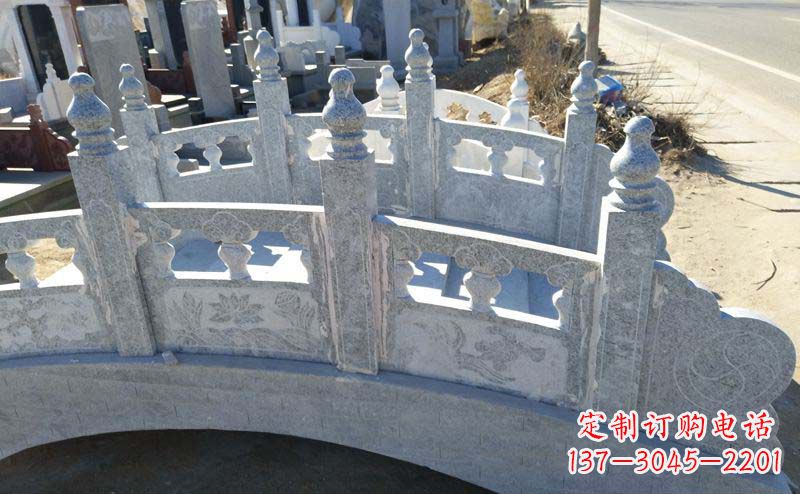达州小区公园大理石拱桥