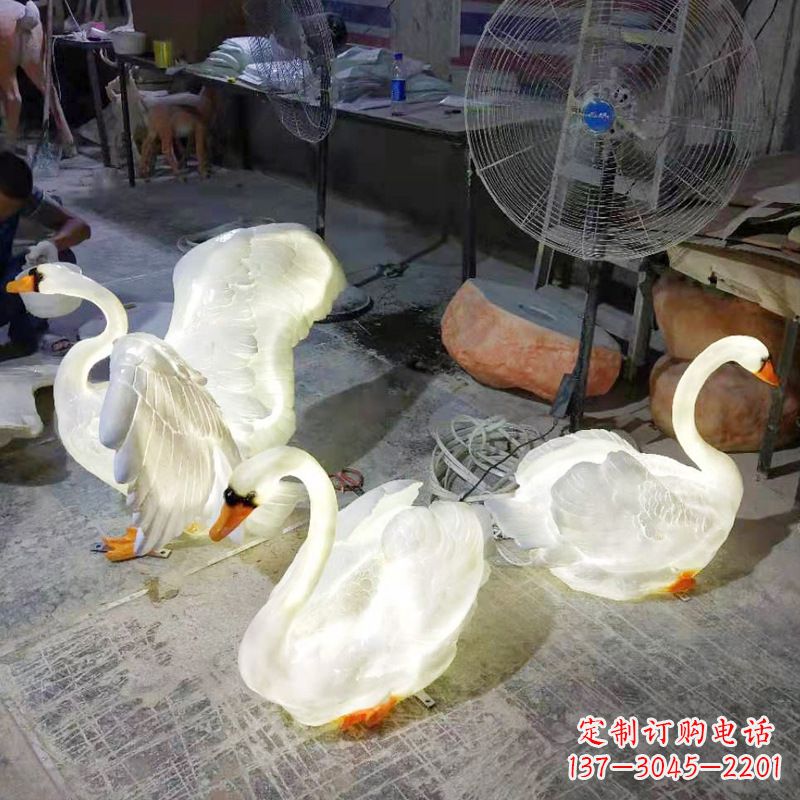 达州小区园林草坪发光天鹅景观雕塑摆件