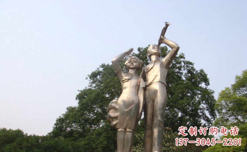 达州校园吹军号敬礼的小学生人物景观铜雕