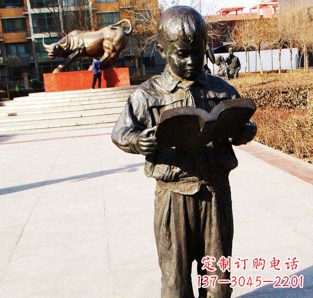 达州校园看书的小学生人物铜雕