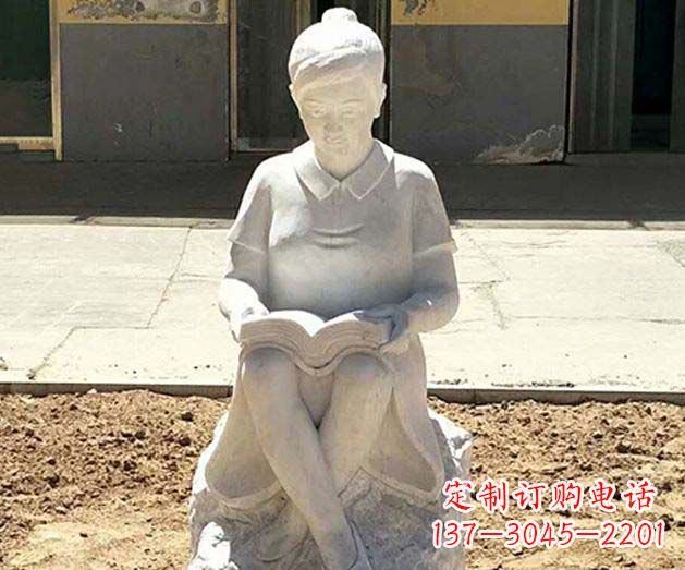 达州校园看书女孩景观石雕