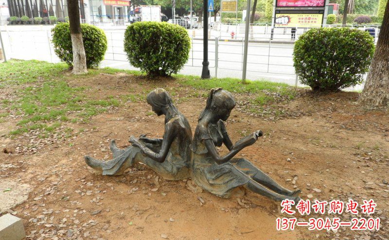 达州校园坐着看书的女孩人物铜雕