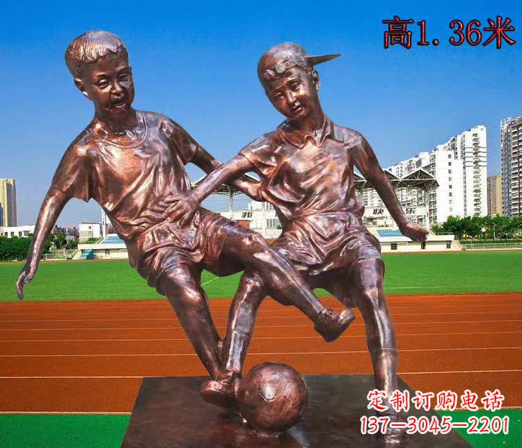 达州学校铜雕踢足球儿童