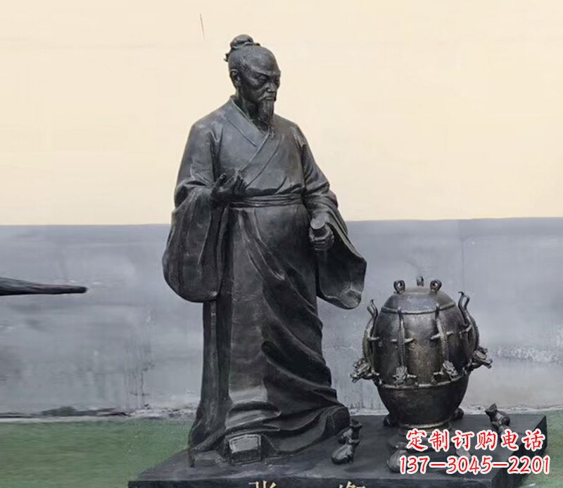 达州学校张衡和地动仪铜雕