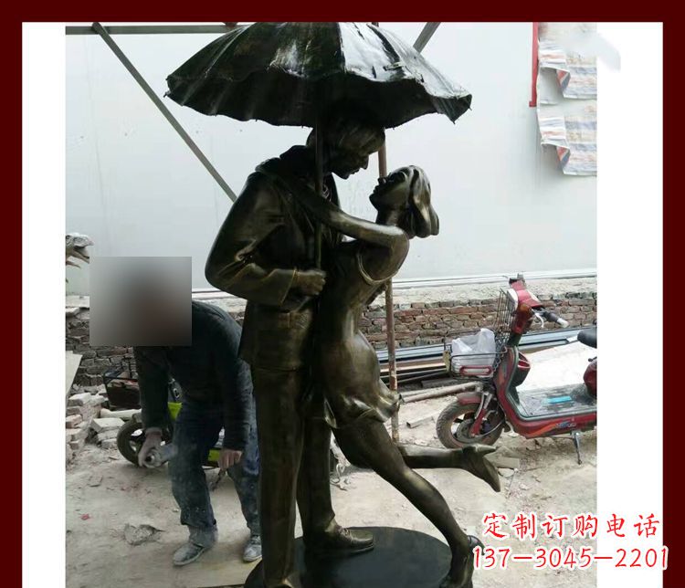 达州雨伞下拥抱的情侣铜雕