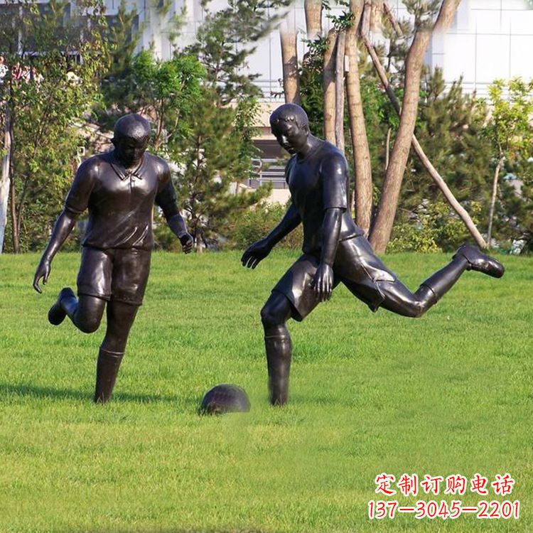 达州园林踢足球人物铜雕