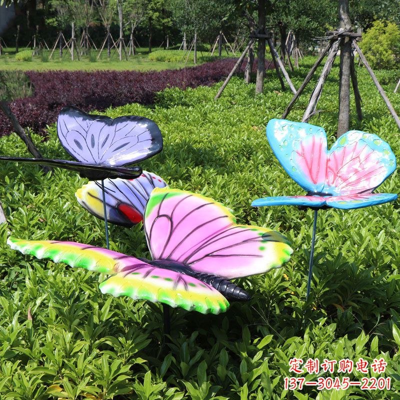 达州展翅的蝴蝶,公园草丛仿真动物装饰雕塑