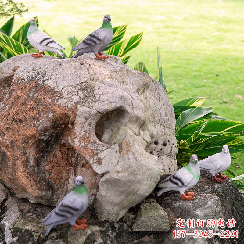 达州众人托着和平鸽雕塑