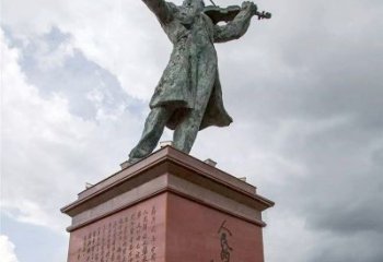 达州音乐家聂耳拉小提琴景观名人雕塑