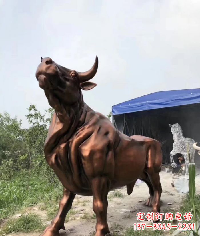 达州紫铜牛动物雕塑