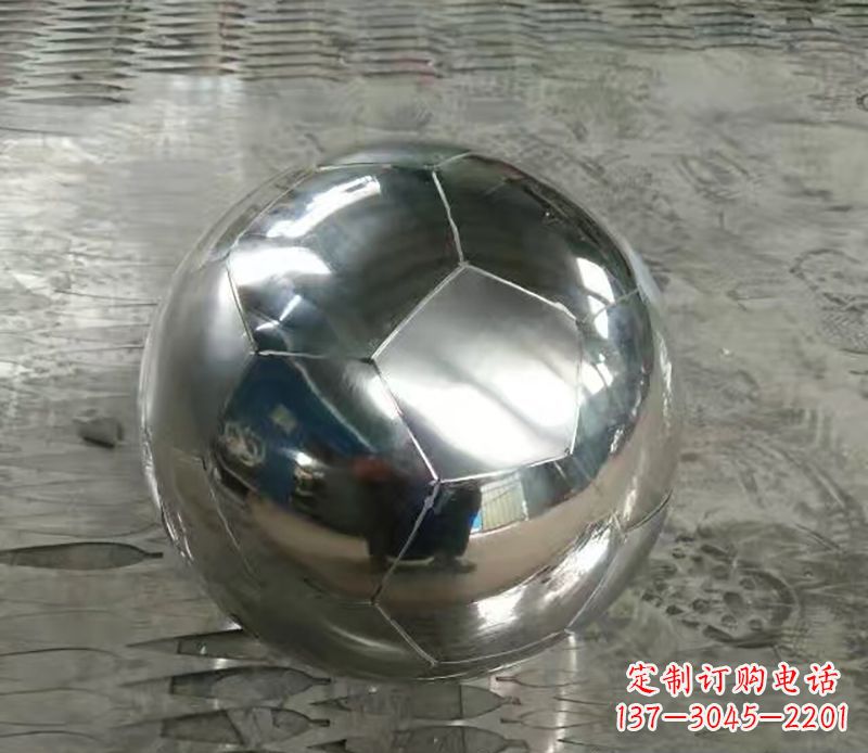 达州足球不锈钢体育器材雕塑